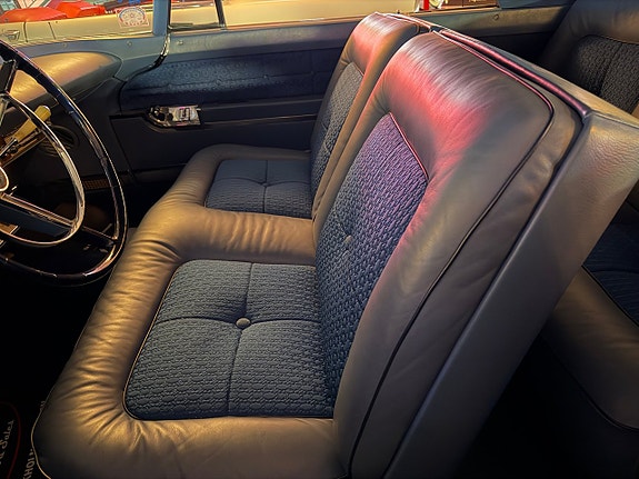 Lincoln Continental 20 of 24