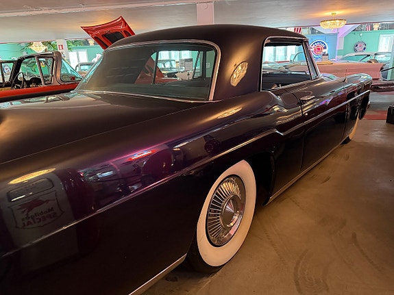 Lincoln Continental 11 of 24