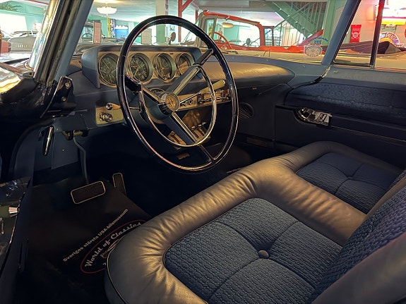 Lincoln Continental 18 of 24
