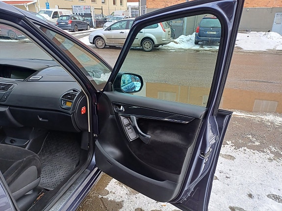 Citroen C4 Picasso 18 of 19