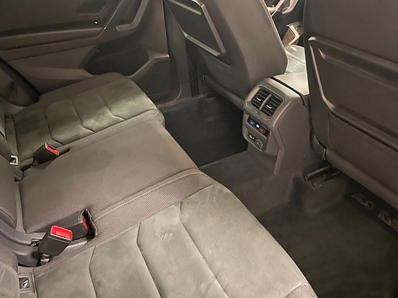 Volkswagen Tiguan Allspace 4 of 5