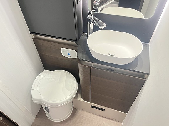Adria MATRIX SUPREME 670 SL (ALDE+ASP+LP2+Aut 180hk+Heavy+5 bält) 21 of 27