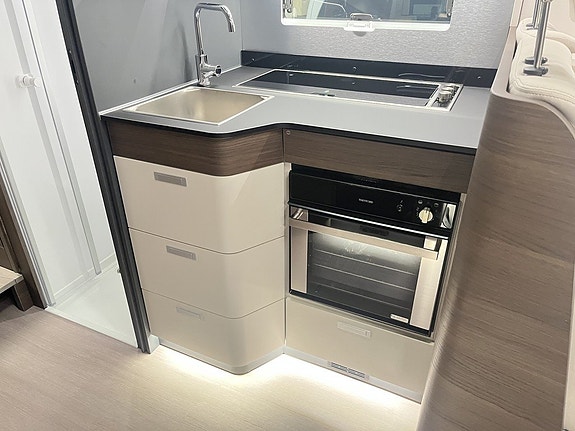 Adria MATRIX SUPREME 670 SL (ALDE+ASP+LP2+Aut 180hk+Heavy+5 bält) 16 of 27