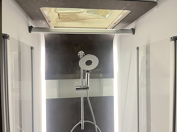 Adria MATRIX SUPREME 670 SL (ALDE+ASP+LP2+Aut 180hk+Heavy+5 bält) 23 of 27