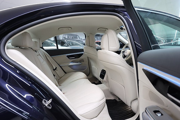 Mercedes-Benz 300 E 10 of 21