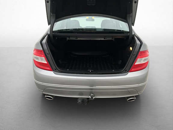 Mercedes-Benz C350 22 of 26
