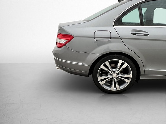 Mercedes-Benz C350 23 of 26