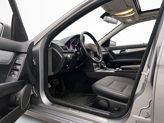 Mercedes-Benz C350 9 of 26