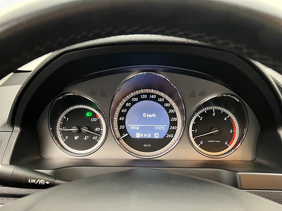 Mercedes-Benz C350 14 of 26