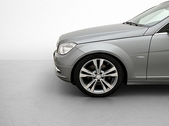 Mercedes-Benz C350 25 of 26