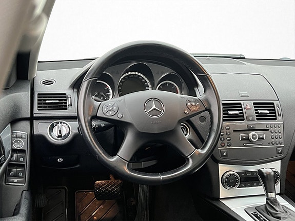 Mercedes-Benz C350 11 of 26