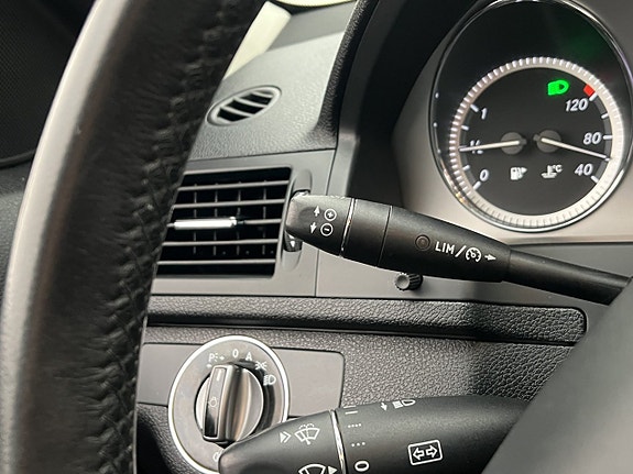 Mercedes-Benz C350 12 of 26