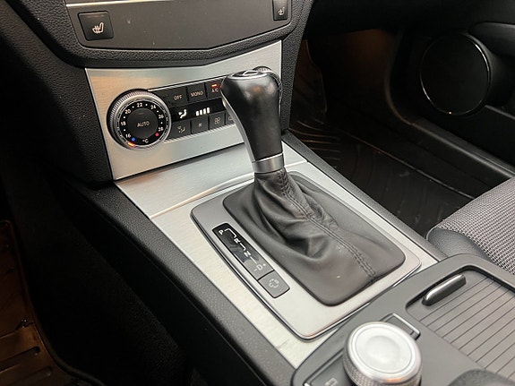 Mercedes-Benz C350 19 of 26