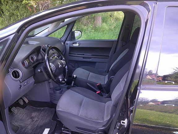 Mitsubishi Colt 3 of 8