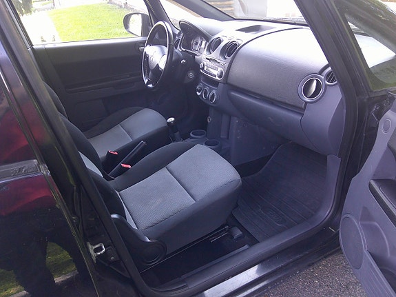 Mitsubishi Colt 7 of 8