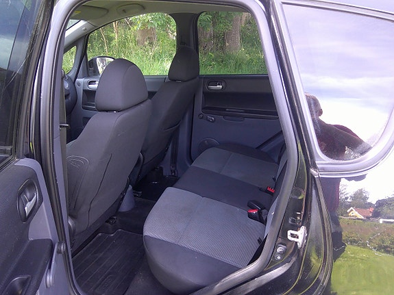 Mitsubishi Colt 4 of 8