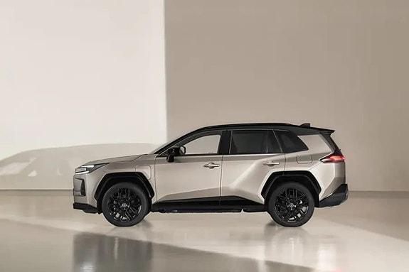 Toyota RAV4 7 of 14