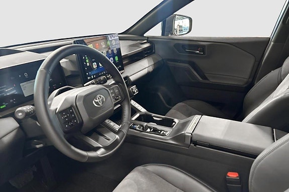 Toyota RAV4 8 of 16