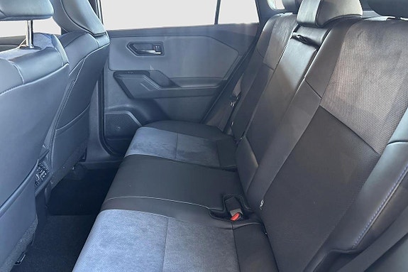 Toyota RAV4 14 of 16