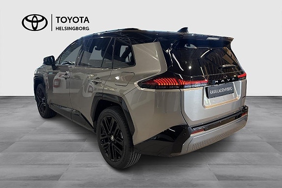 Toyota RAV4 6 of 16