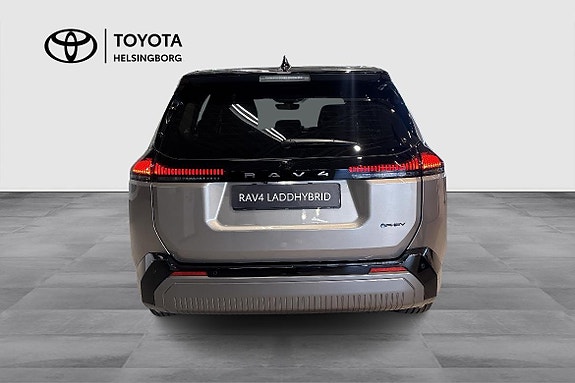 Toyota RAV4 5 of 16
