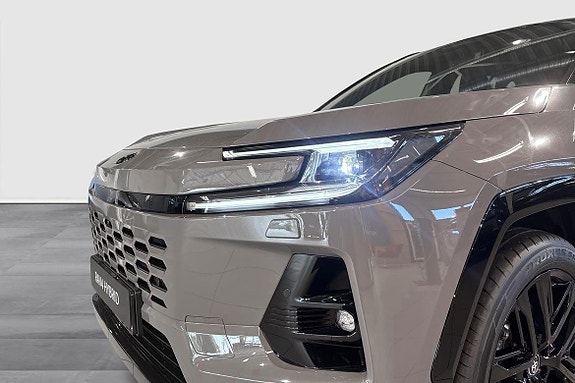 Toyota RAV4 4 of 12