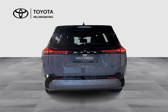 Toyota RAV4 5 of 12