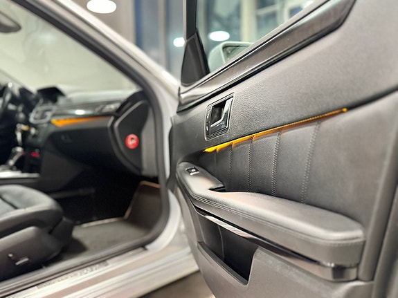 Mercedes-Benz E250 9 of 18