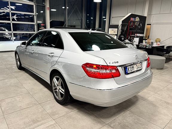 Mercedes-Benz E250 4 of 18