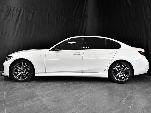 BMW 320 8 of 30