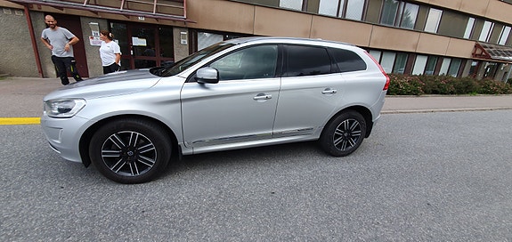 Volvo XC60 3 of 17