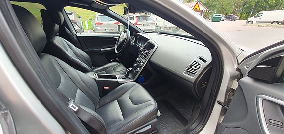 Volvo XC60 8 of 17