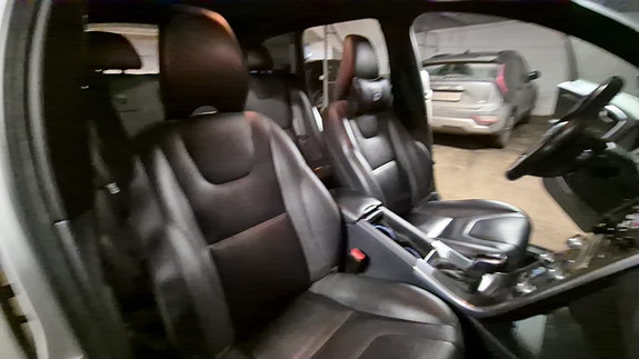 Volvo XC60 12 of 17