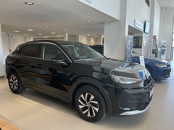 Volkswagen T-Roc 2 of 5