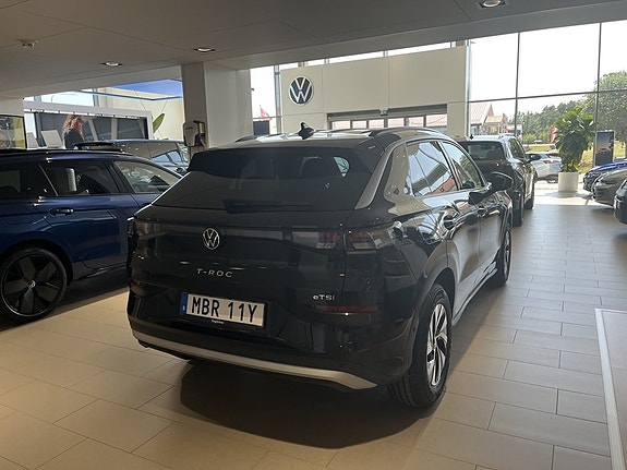 Volkswagen T-Roc 3 of 5