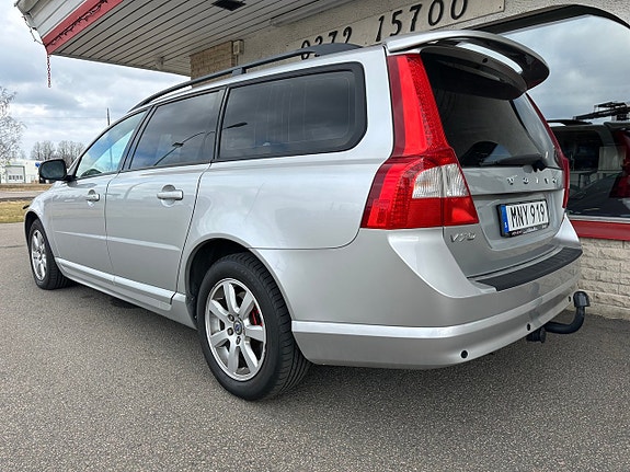 Volvo V70 3 of 17