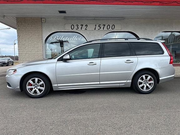 Volvo V70 2 of 17