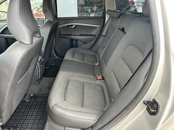 Volvo V70 6 of 17