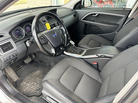 Volvo V70 4 of 17