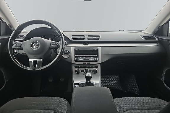 Volkswagen Passat 10 of 10