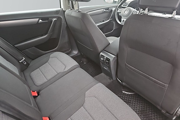 Volkswagen Passat 9 of 10