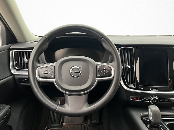 Volvo V60 11 of 30