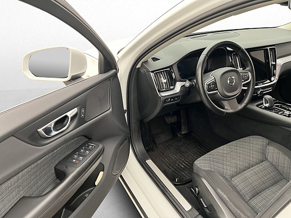 Volvo V60 8 of 30