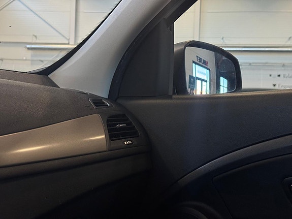 Renault Megane 17 of 19