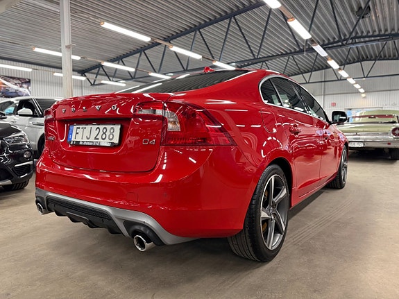 Volvo S60 4 of 5