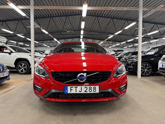 Volvo S60 2 of 5