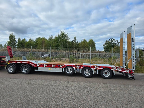 Humbaur 5-axlad Maskinsläp NYHET 2026! SVART lagersläp hemma