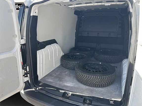 Volkswagen Caddy Maxi 11 of 19