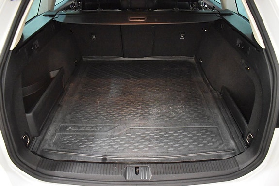 Volkswagen Passat Alltrack 12 of 12