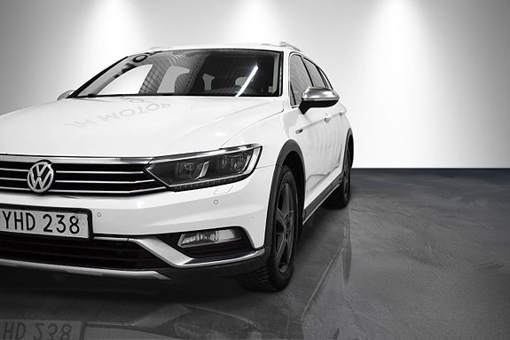 Volkswagen Passat Alltrack 4 of 12